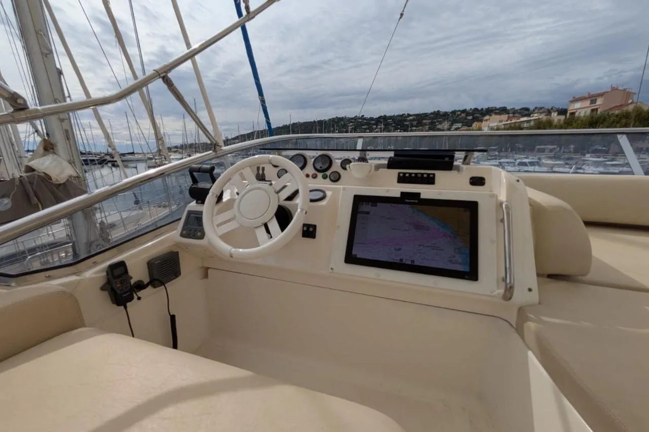Azimut 58 — photo 17