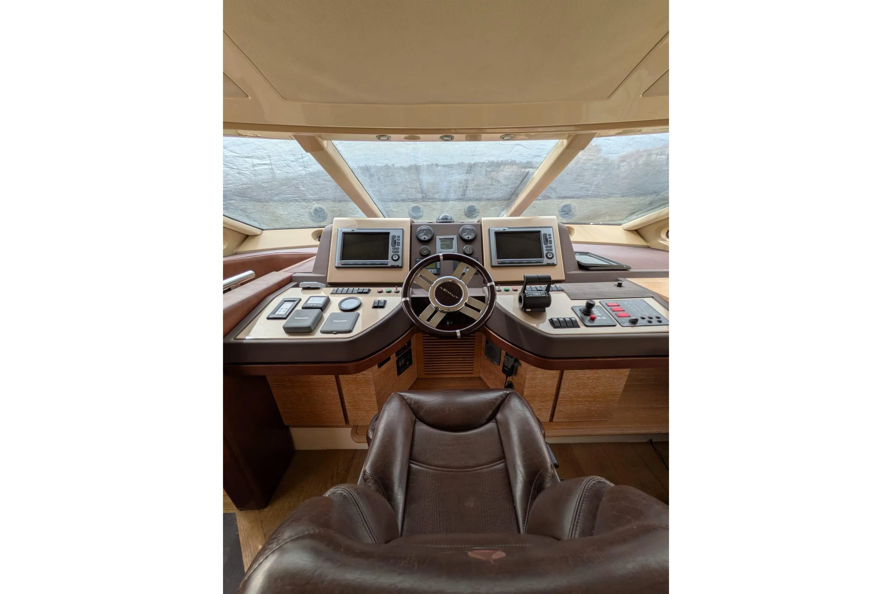 Azimut 58 — photo 24