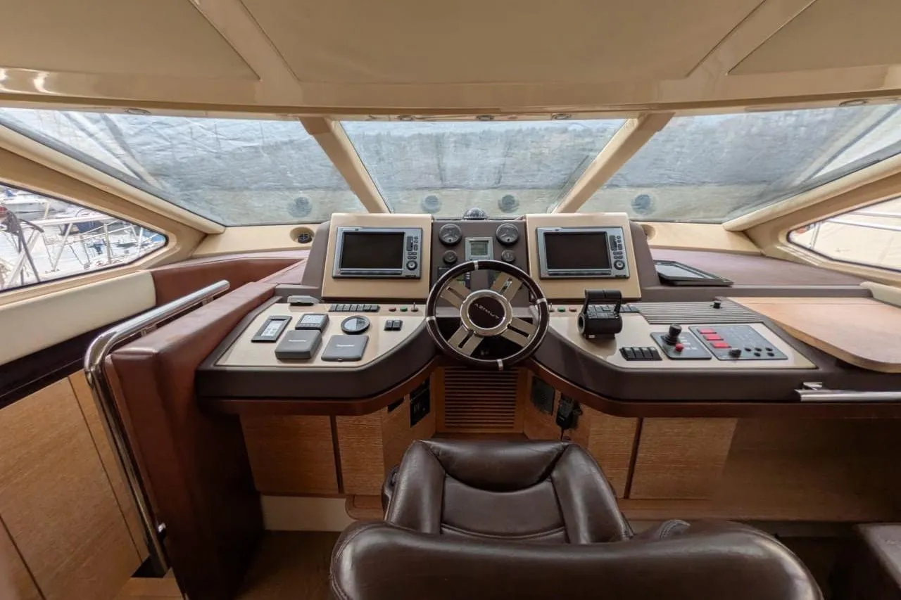 Azimut 58 — photo 34