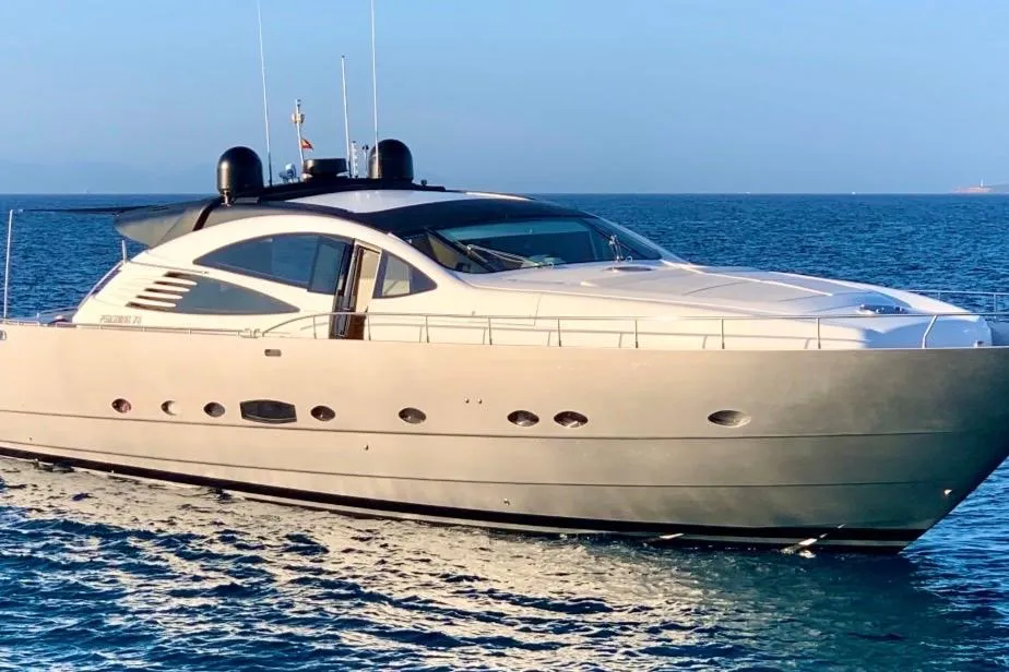 Pershing 76