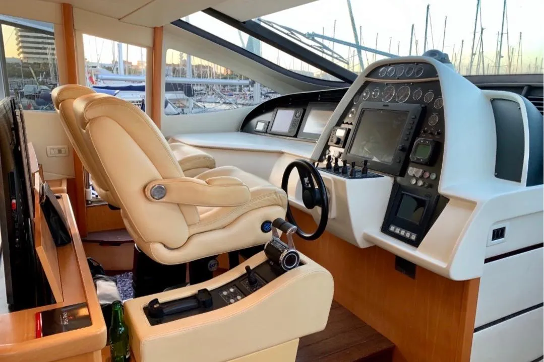 Pershing 76 — photo 3